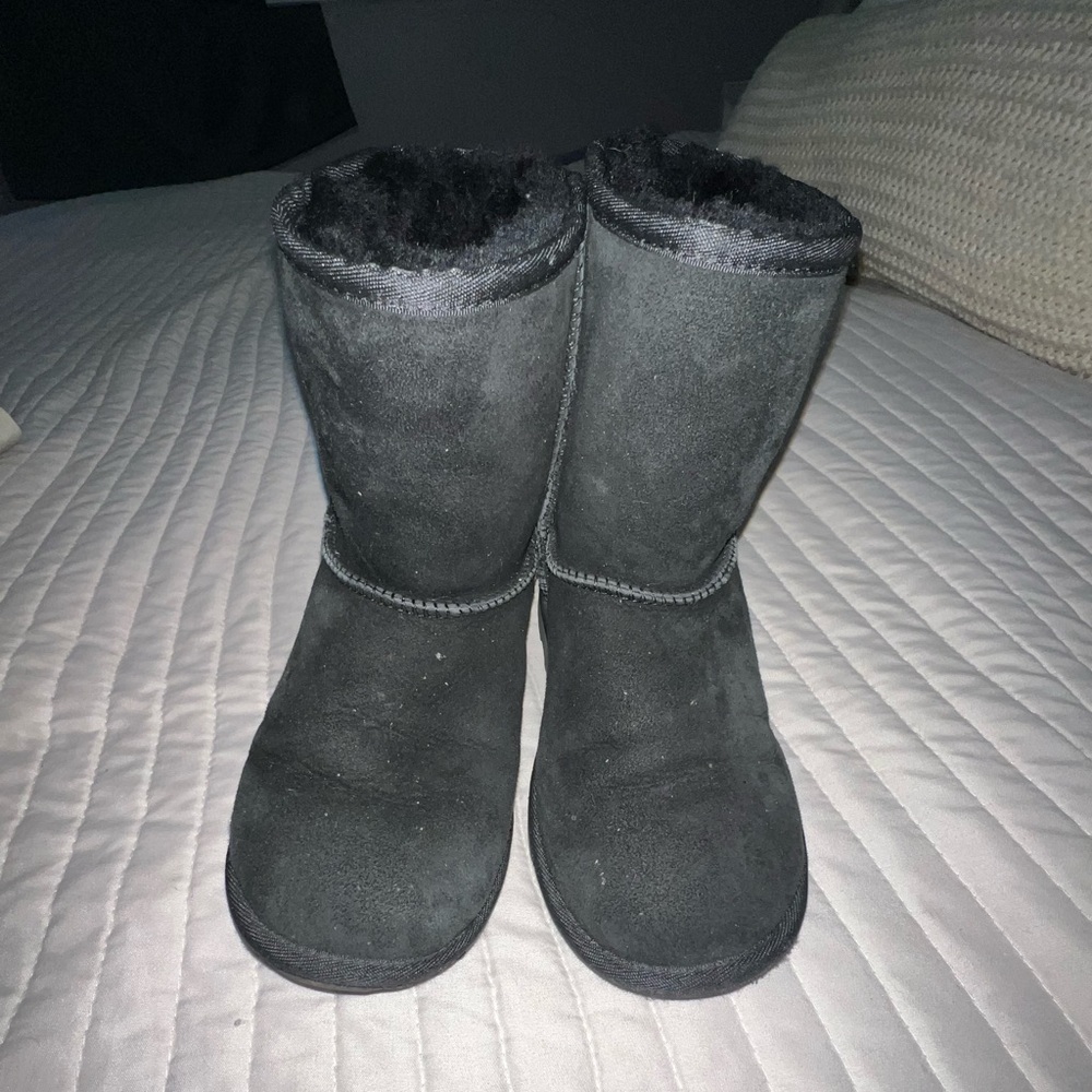 Kids black Uggs classic size 3